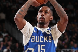 大心脏！雄鹿双向贾马里-布耶撤步三分压哨绝杀！全场贡献13+3+5