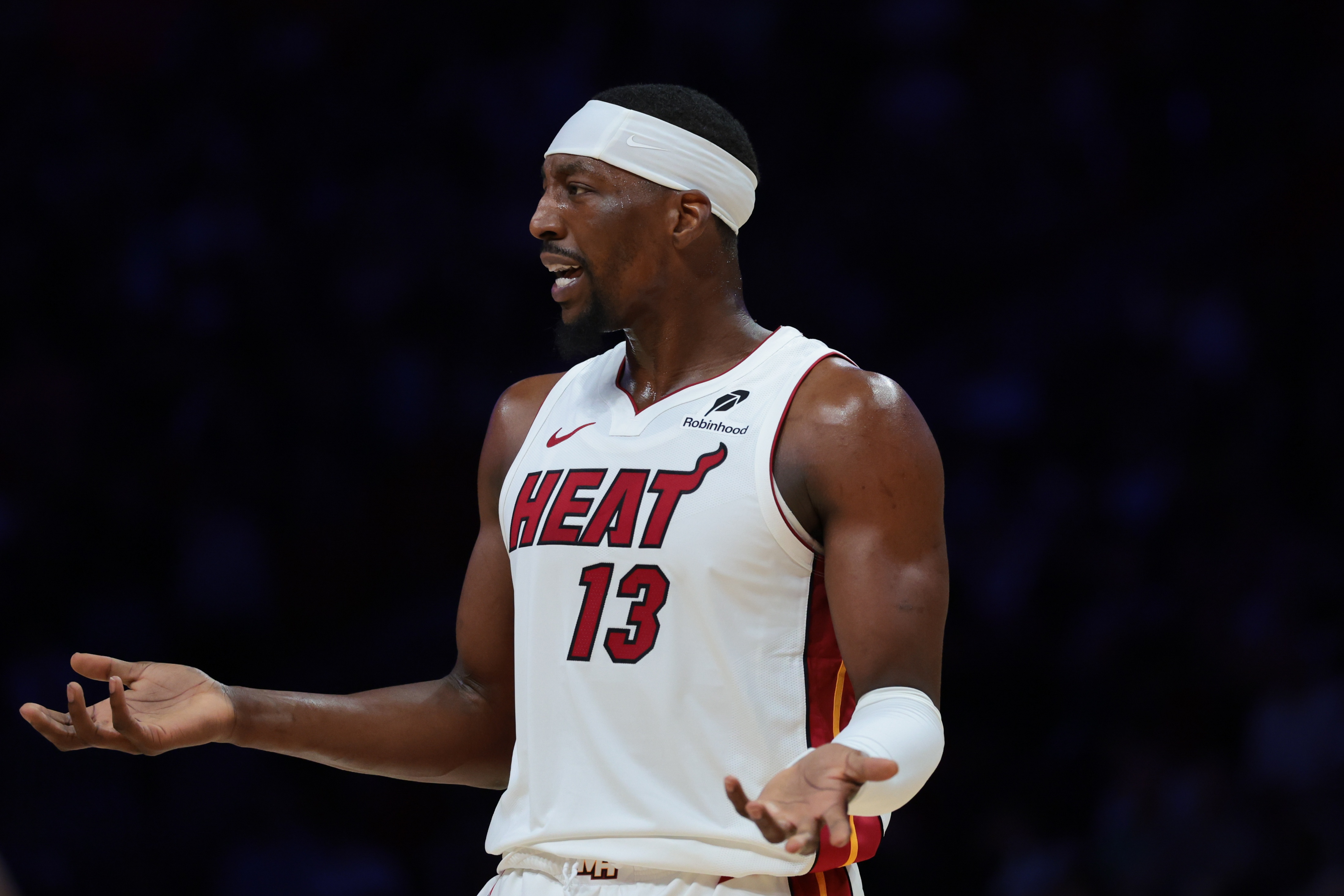 开云平台-攻守兼备！阿德巴约半场12中6拿到17分6板2断1帽 罚球4中4