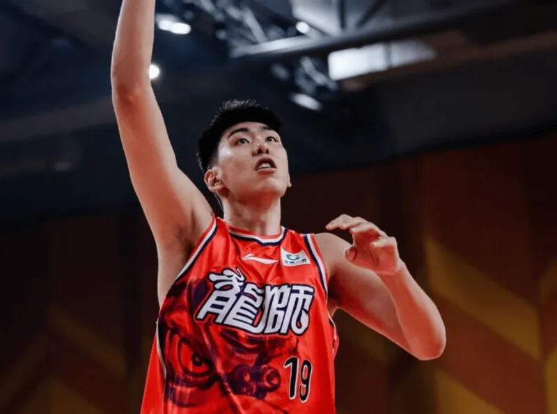 开云官方直播-徐昕：最后不应该出现这样的低级失误，跟伦哥配合感觉不错